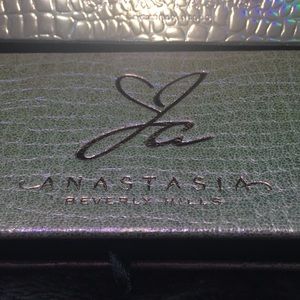 Limited Edition Anastasia BH Jackie Aina Pallette